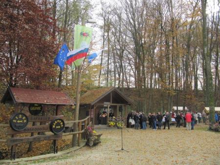Sprejem gostov iz Velikih Lašč in dvig zastave v čast Šafarskemu v okviru vseslovenske akcije Moja dežela-lepa in gostoljubna 6